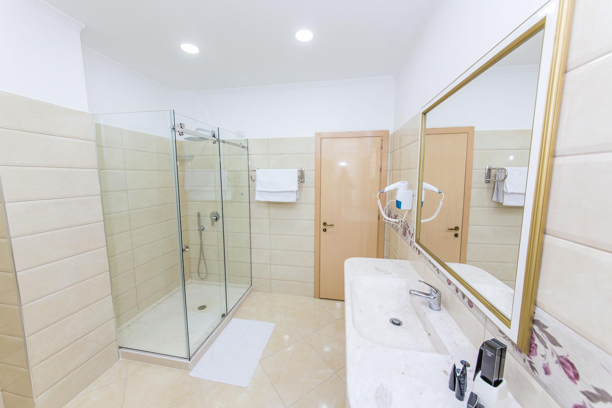 Hotel Belagrita Berat Luaran gambar